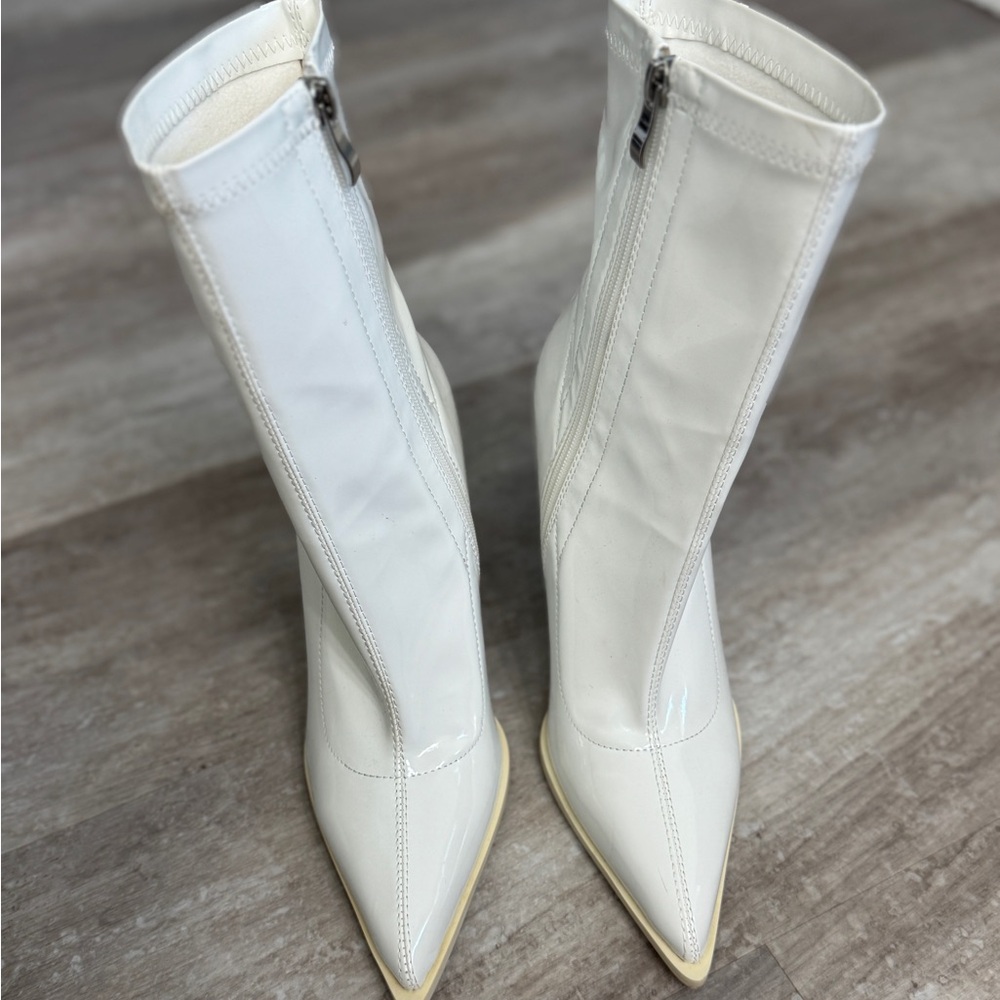 Brand new AKIRA White Booties Size 8
